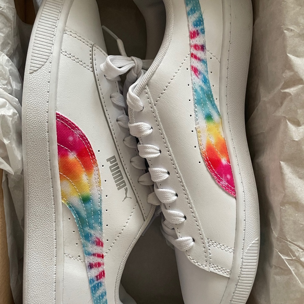 NIB Puma Women's Lace Up Sneakers